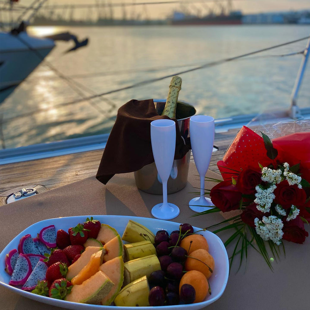 Romance under the stars: Yacht dinner and overnight stay