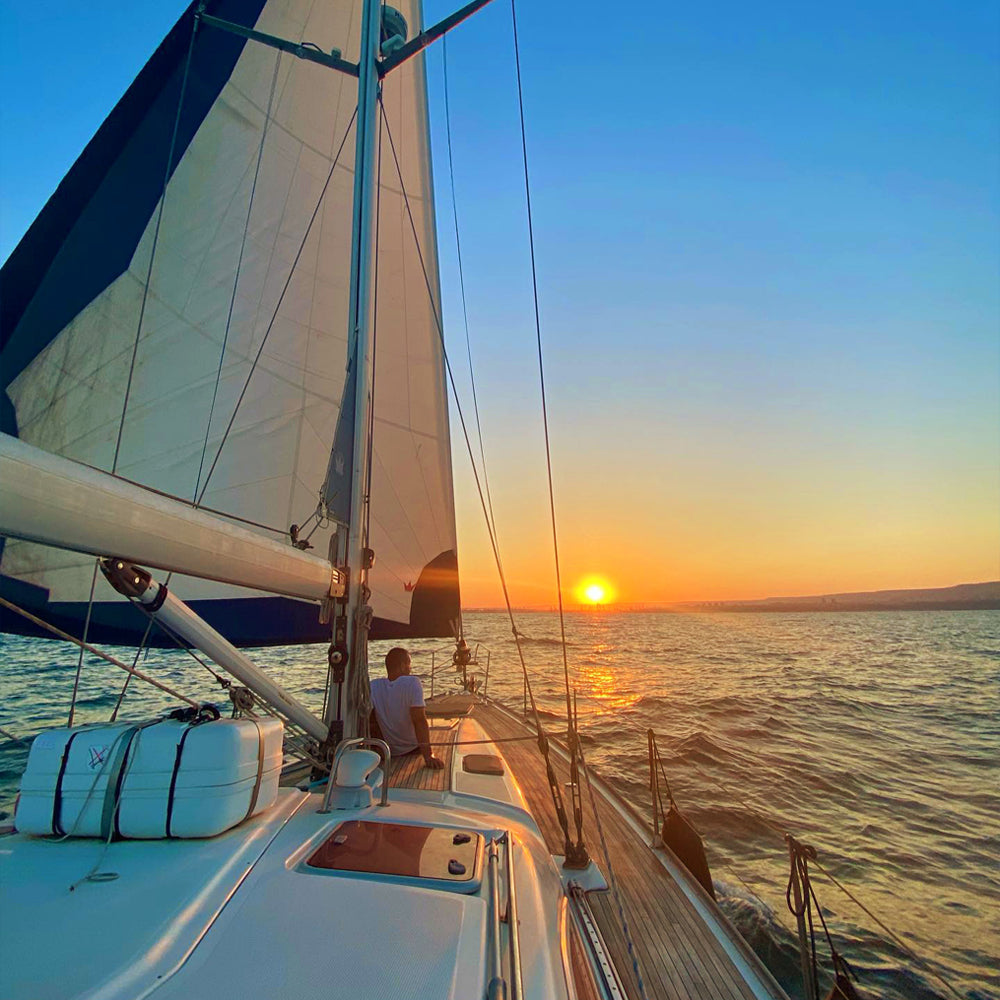 Romance under the stars: Yacht dinner and overnight stay