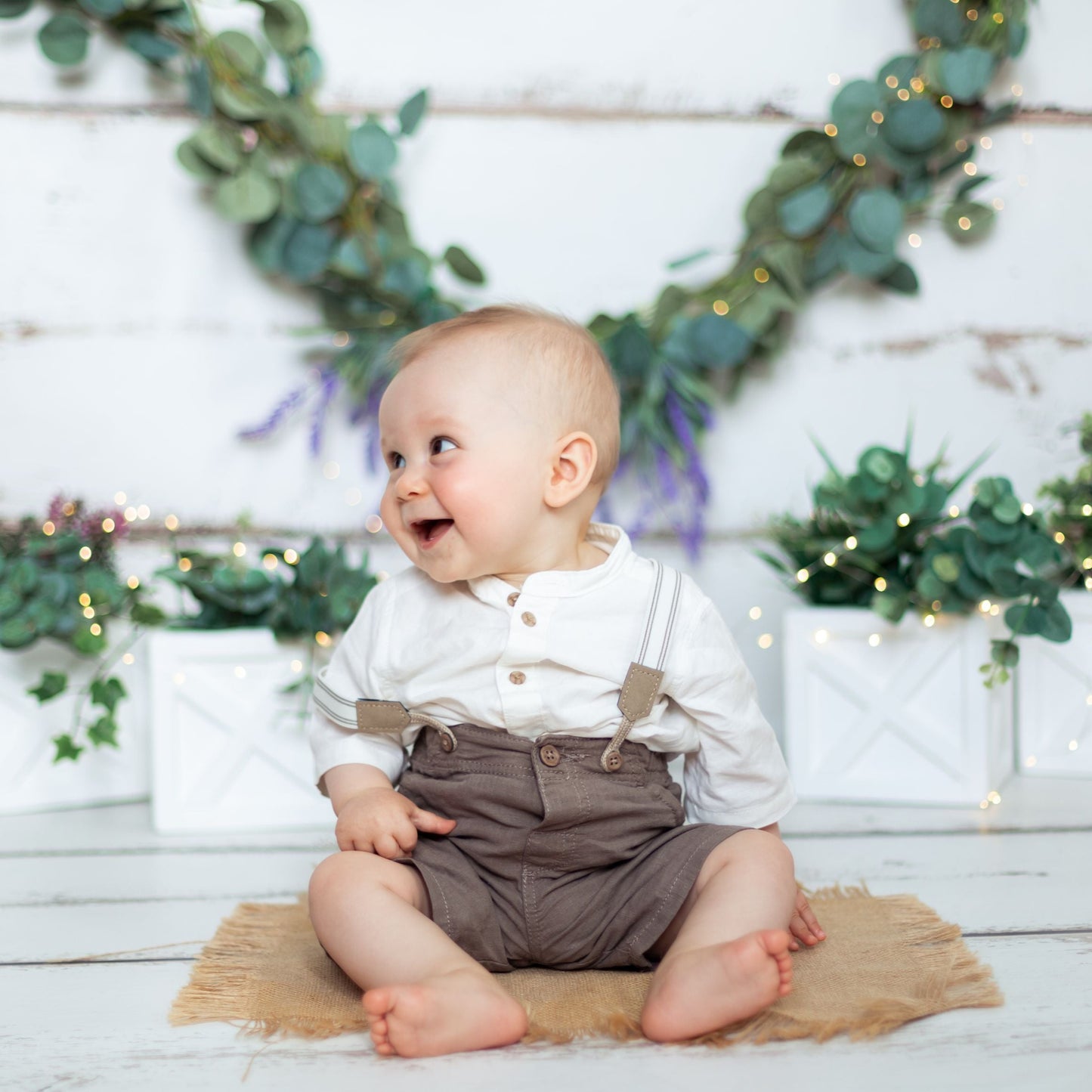 Sitting up baby photo shoot