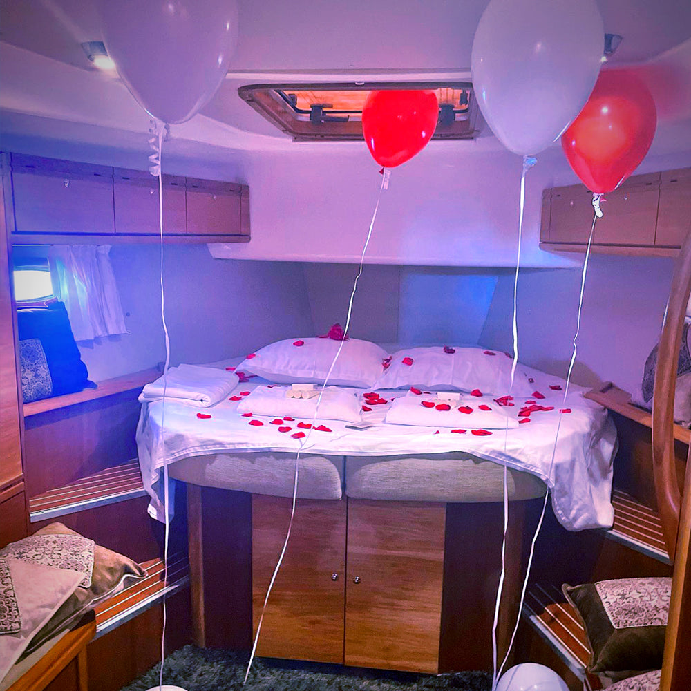 Romance under the stars: Yacht dinner and overnight stay