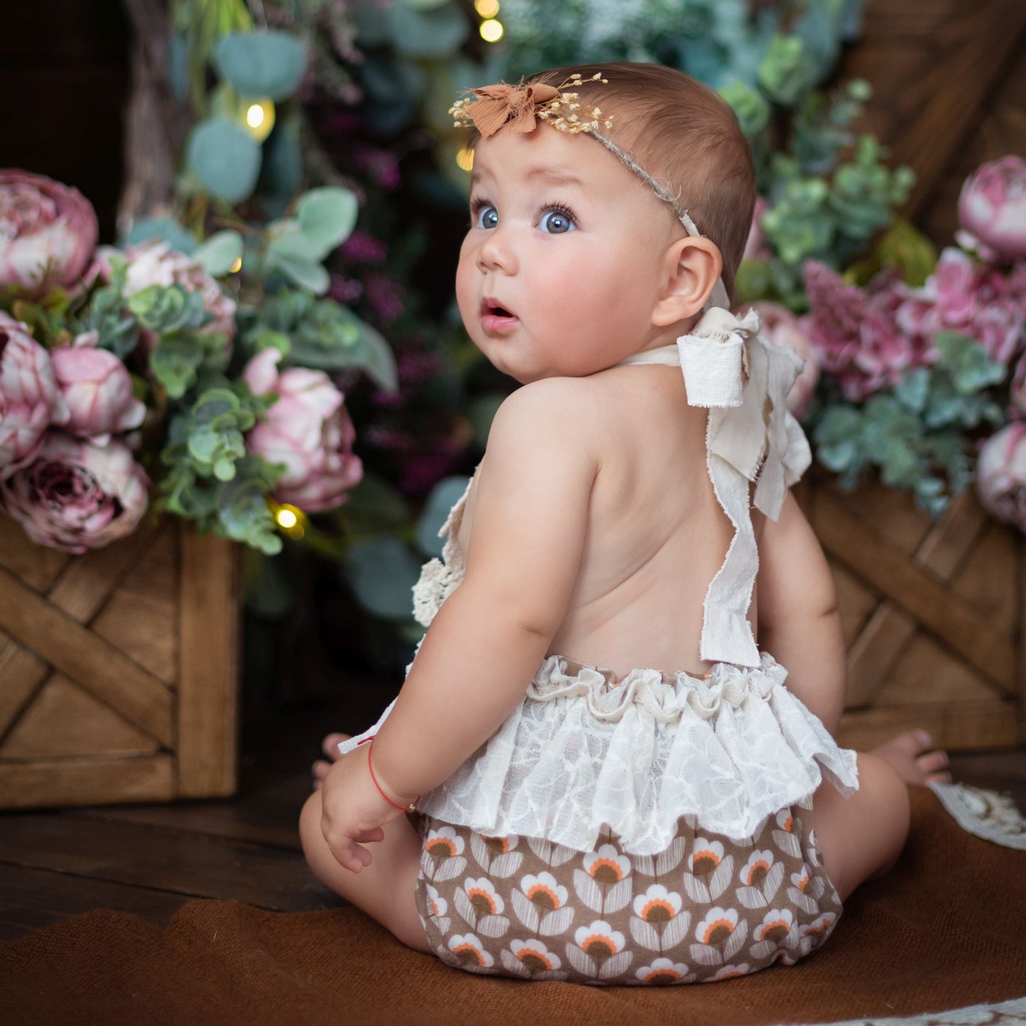 Sitting up baby photo shoot