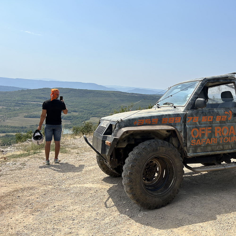 Off-road with modified Daihatsu Jeep! Veliko Tarnovo and Arbanassi