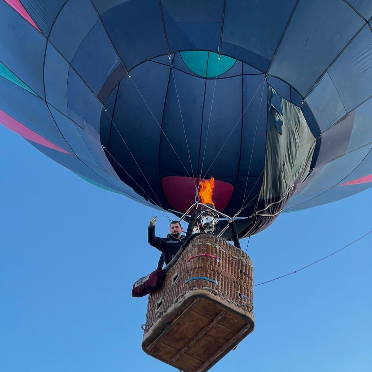 Panoramic balloon ascent and HD camera shooting on a location of your choice