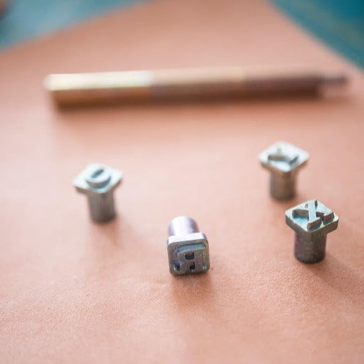 Workshop for a diy leather notebook