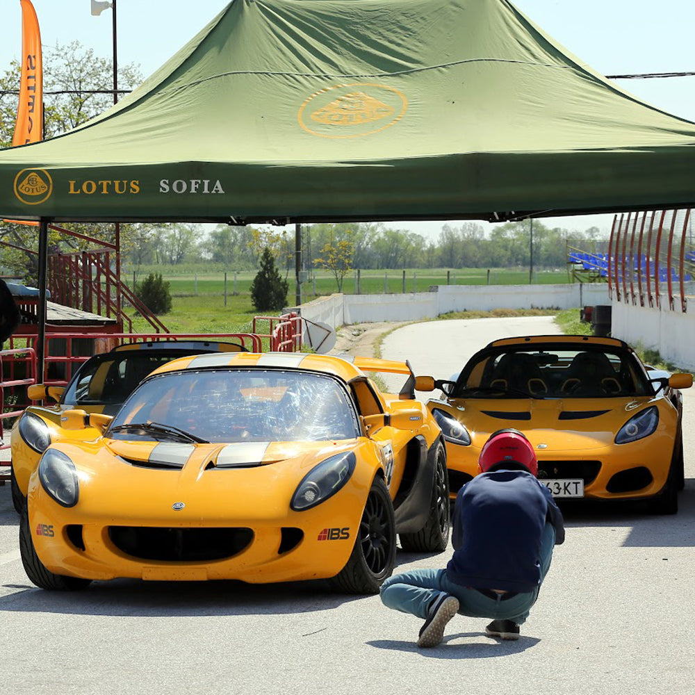 Lotus Elise - Control. Speed. Adrenaline. 100 km / h in less than 5 seconds