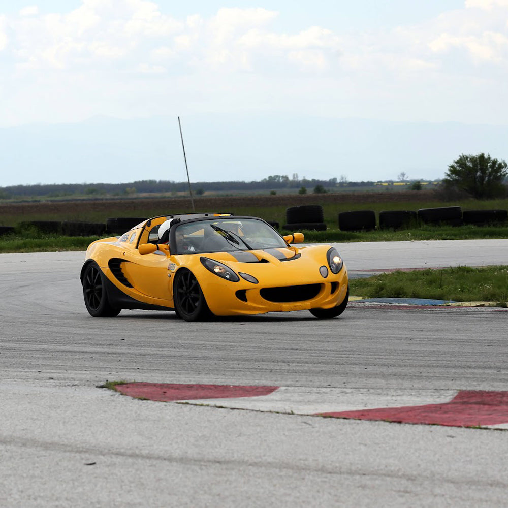 Lotus Elise - Control. Speed. Adrenaline. 100 km/h in less than 5 seconds
