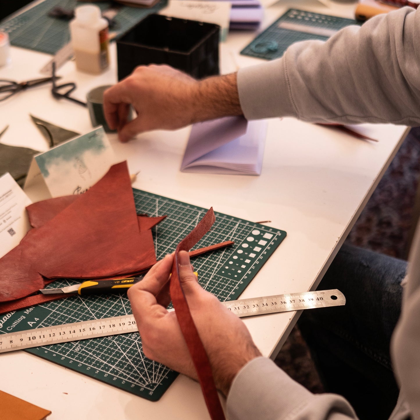 Workshop for a diy leather notebook