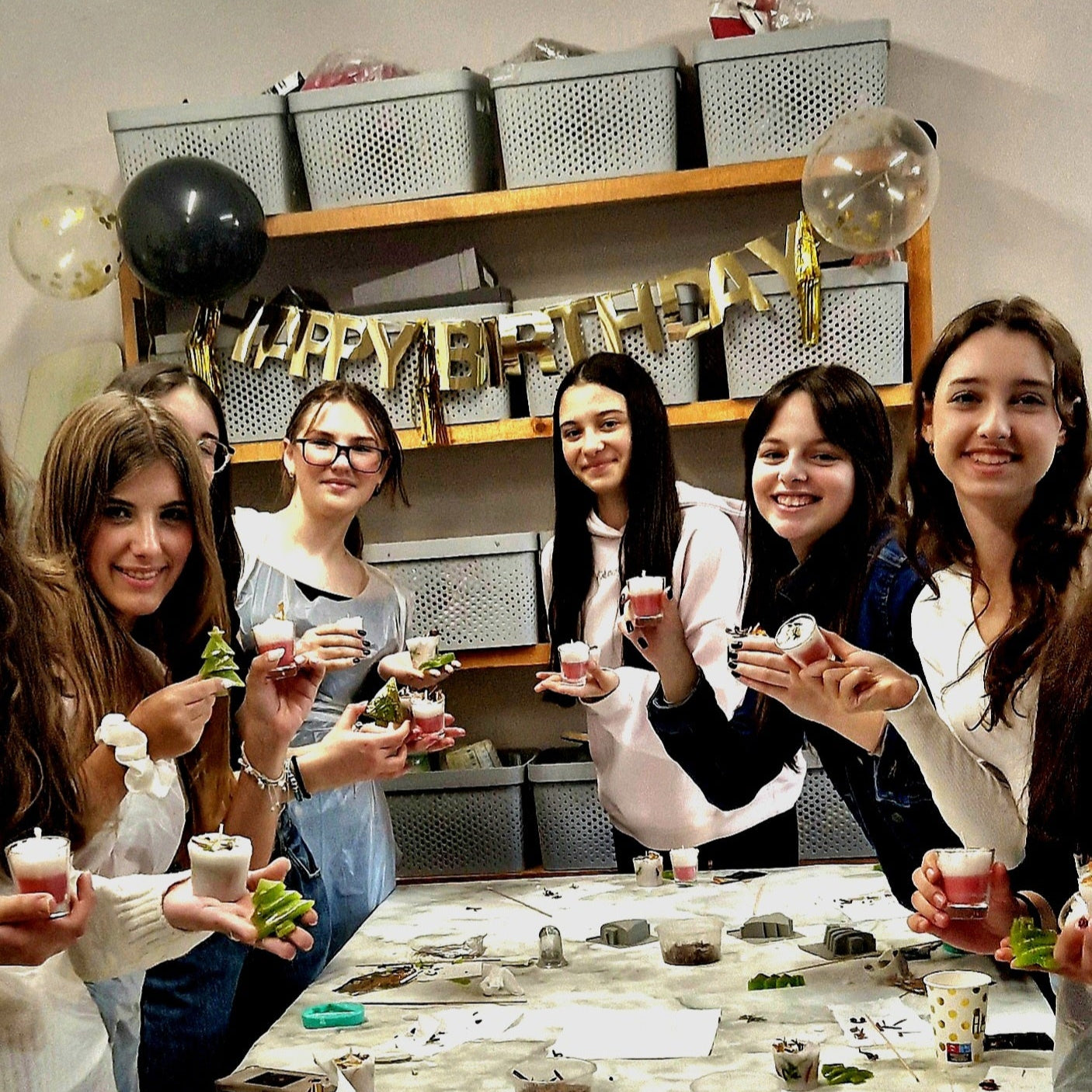 Candle making workshop. An ideal activity for friends and colleagues