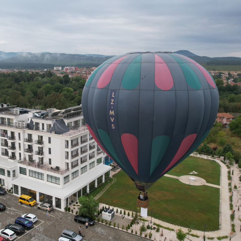 Panoramic ascent with a hot air balloon in Pavel Banya