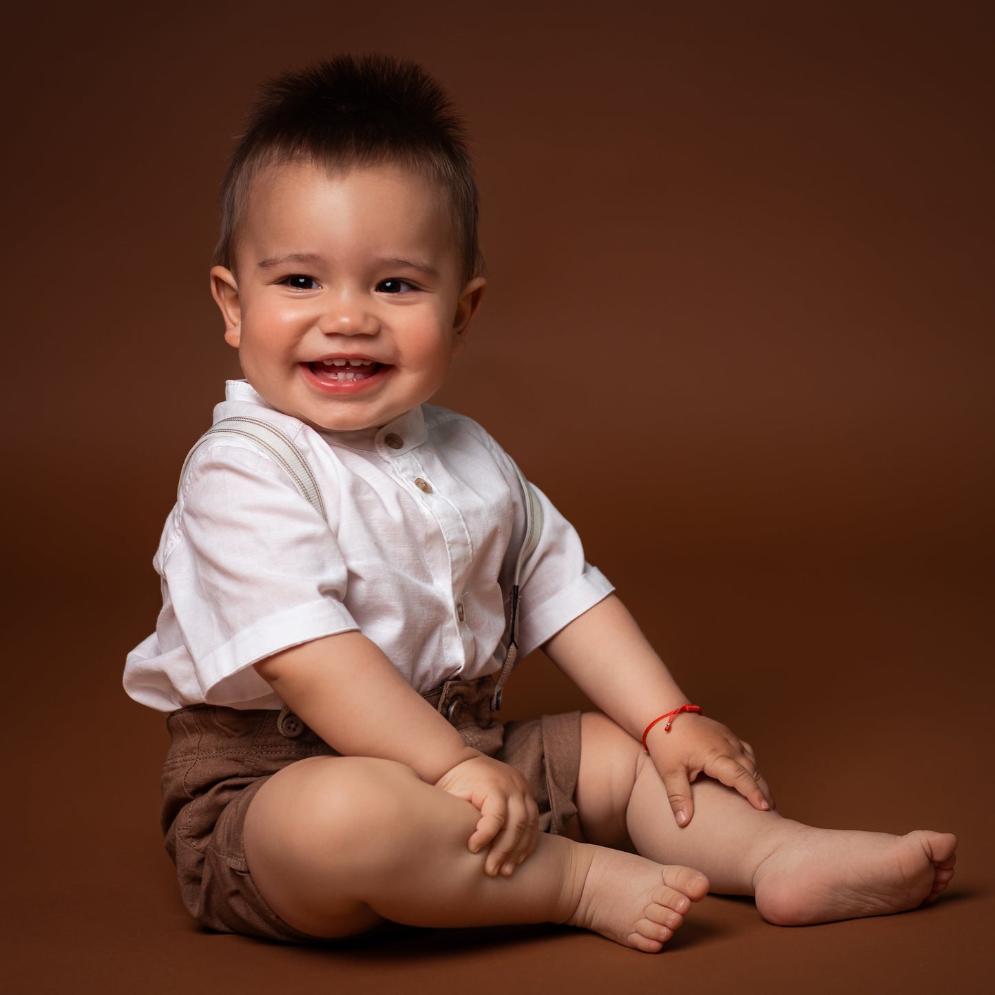 Sitting up baby photo shoot