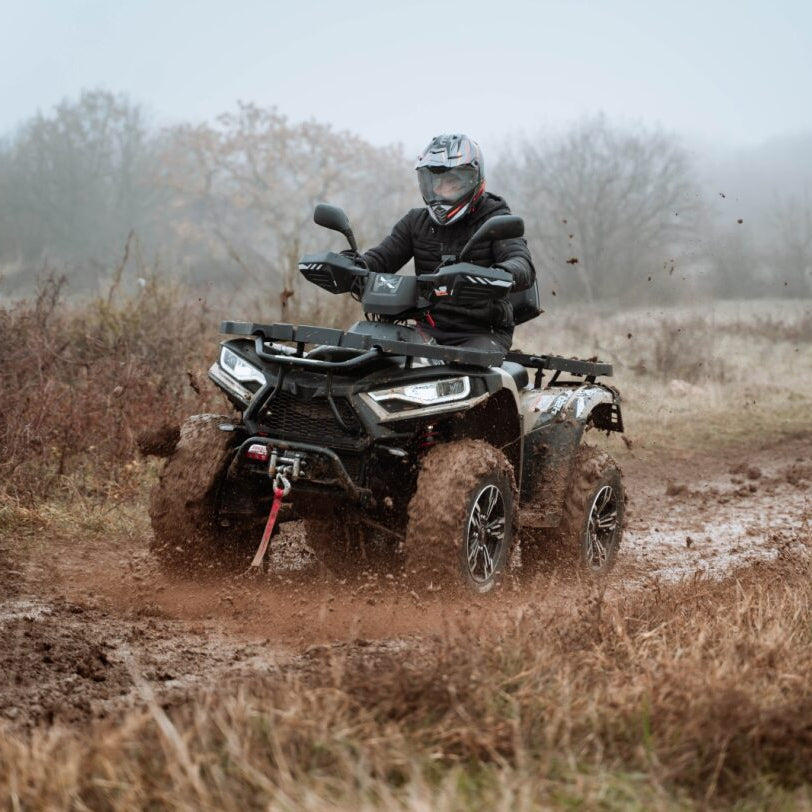 АТВ преминава през кална пътека край Пловдив