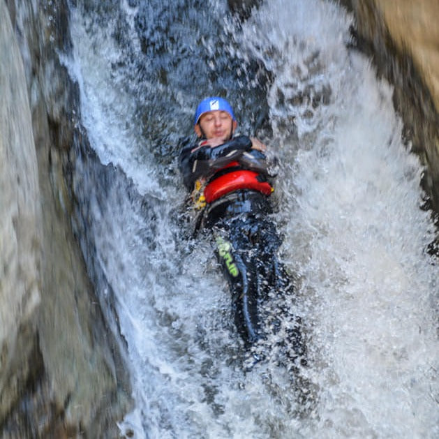 Rafting, canyoning and zipline in Kresna. A combined adventure for thrill-seekers