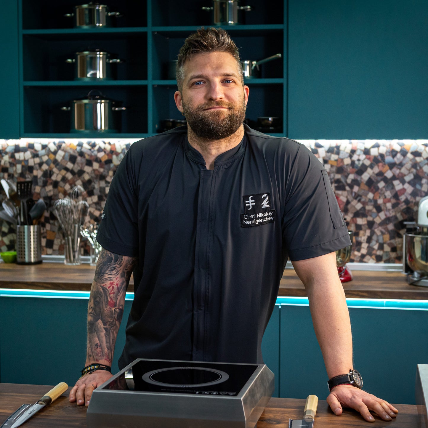 Снимка на шеф Николай Немигенчев в Atelier Nemigenchev