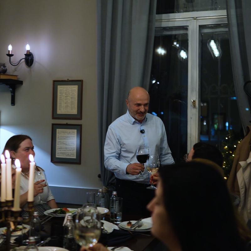 Stories at the table - LIVE. Dinner and conversation with a popular guest