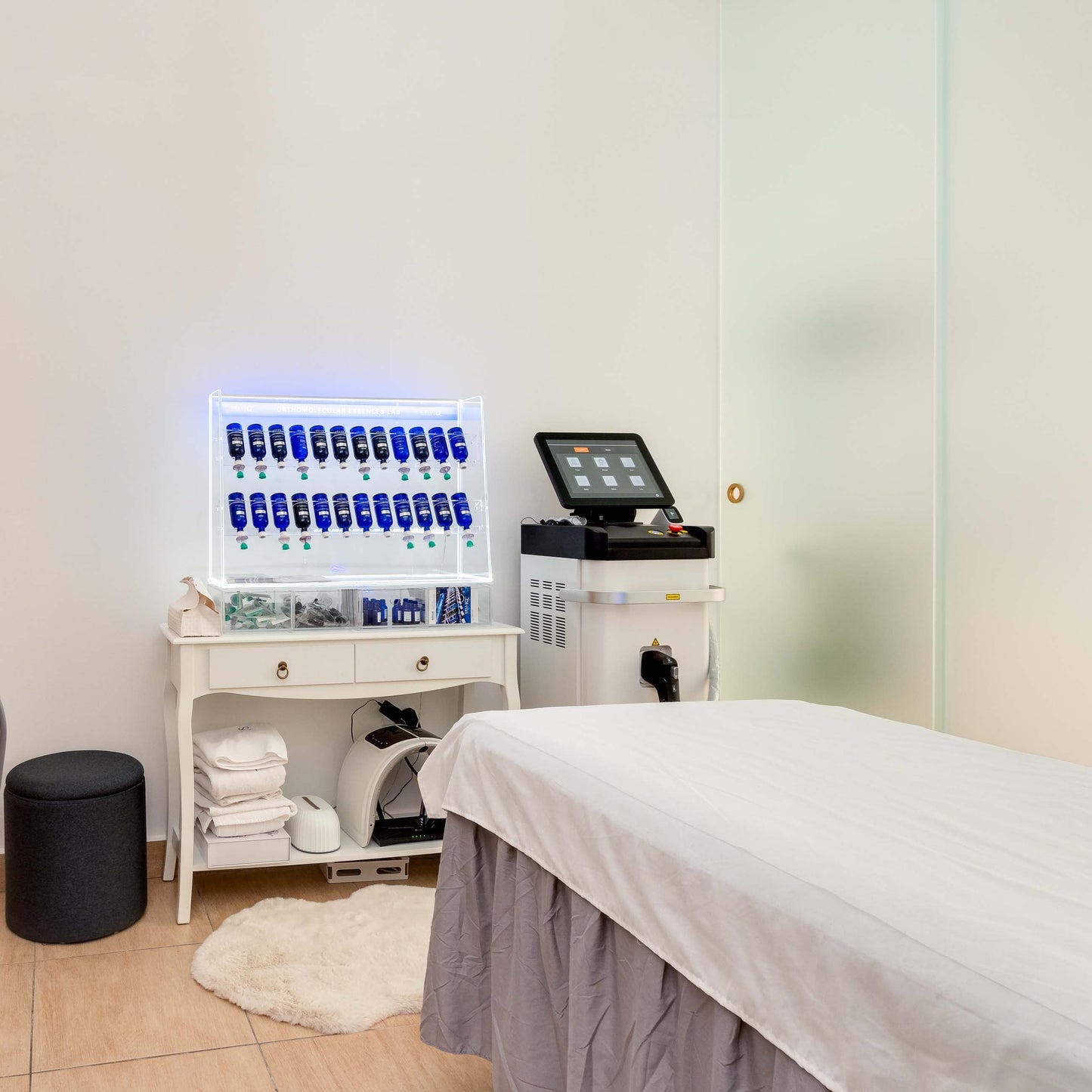 Rejuvenating luxurious facial therapy