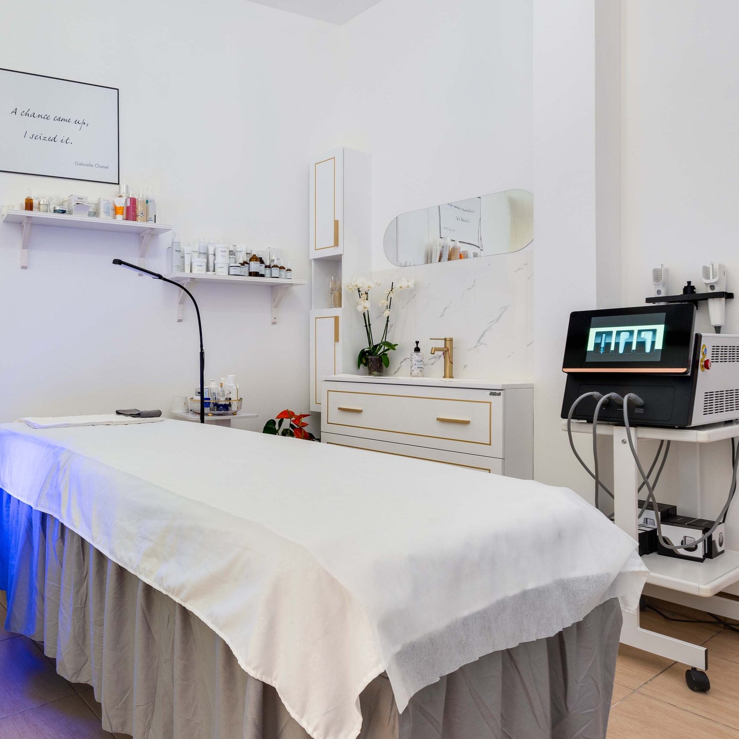 Osteoaesthetics. Manual facial therapy