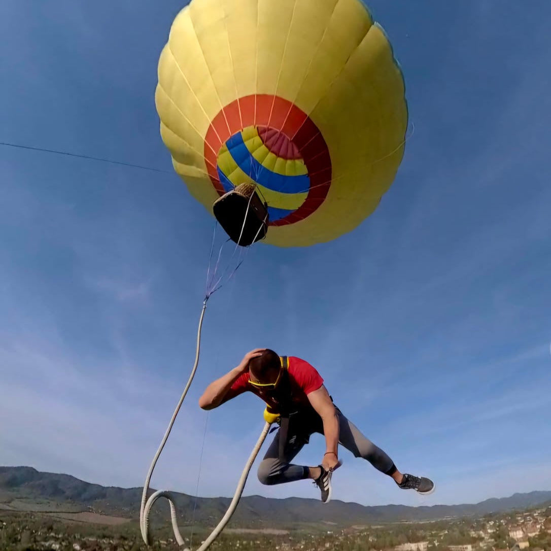 Bungee jump from a hot-air balloon with video capture on a location of your choice