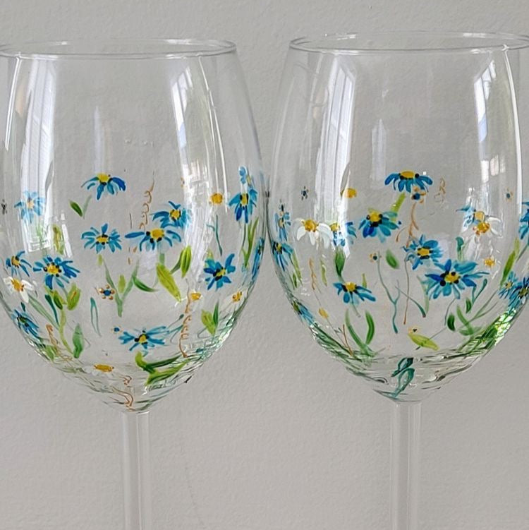 Paint and wine. Artistic workshop for glass, canvas or ceramics painting