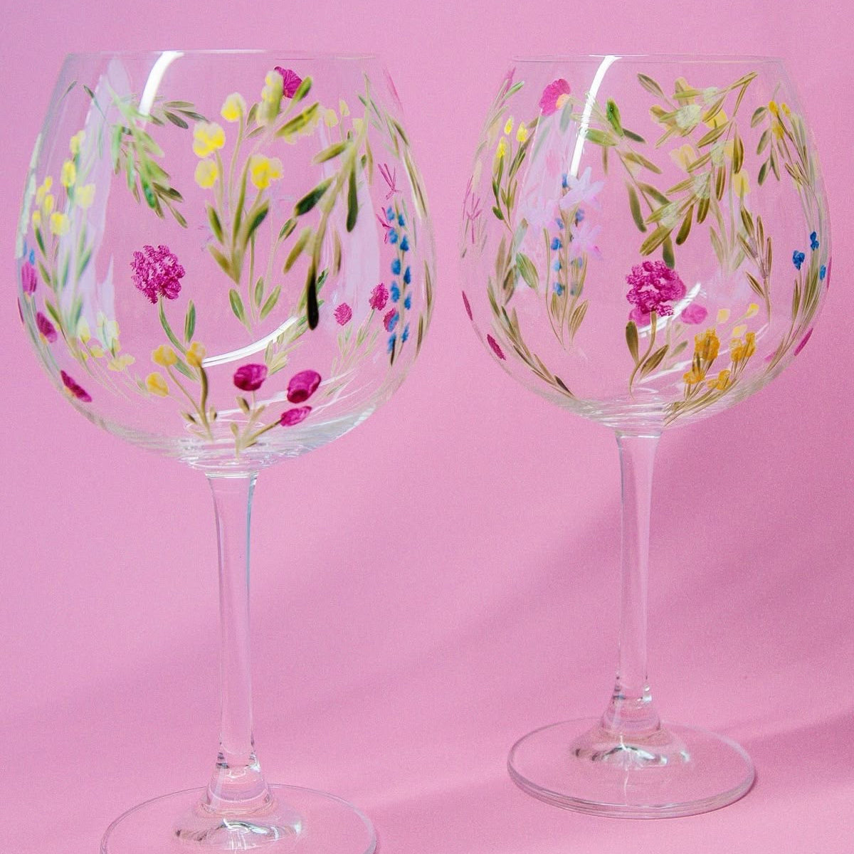 Paint and wine. Artistic workshop for glass, canvas or ceramics painting