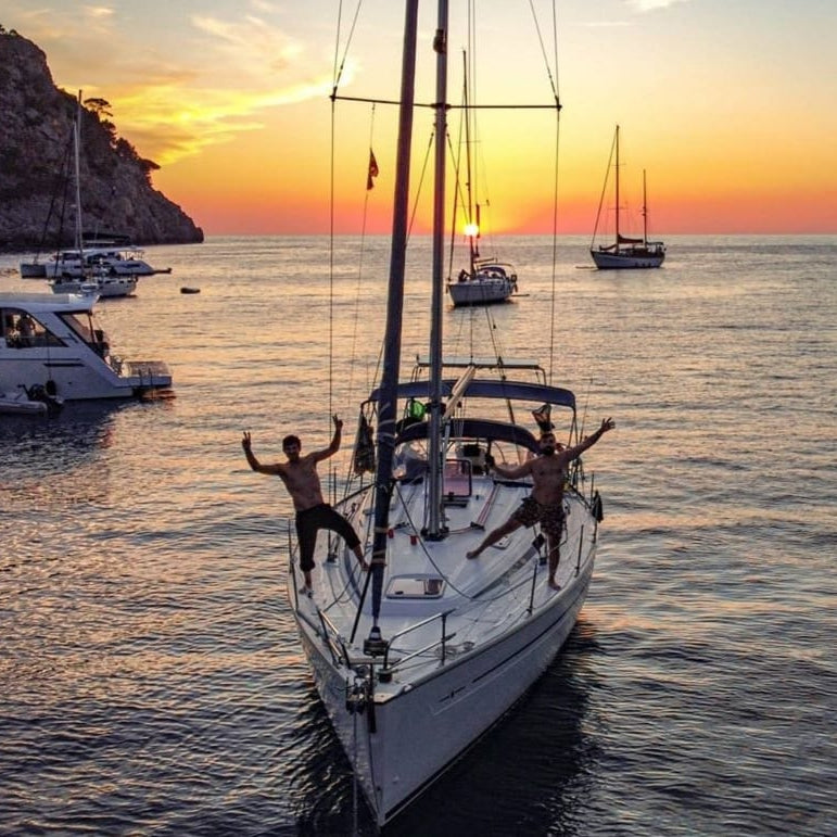 Stylish cruise aboard the Miss Mellina sailing yacht