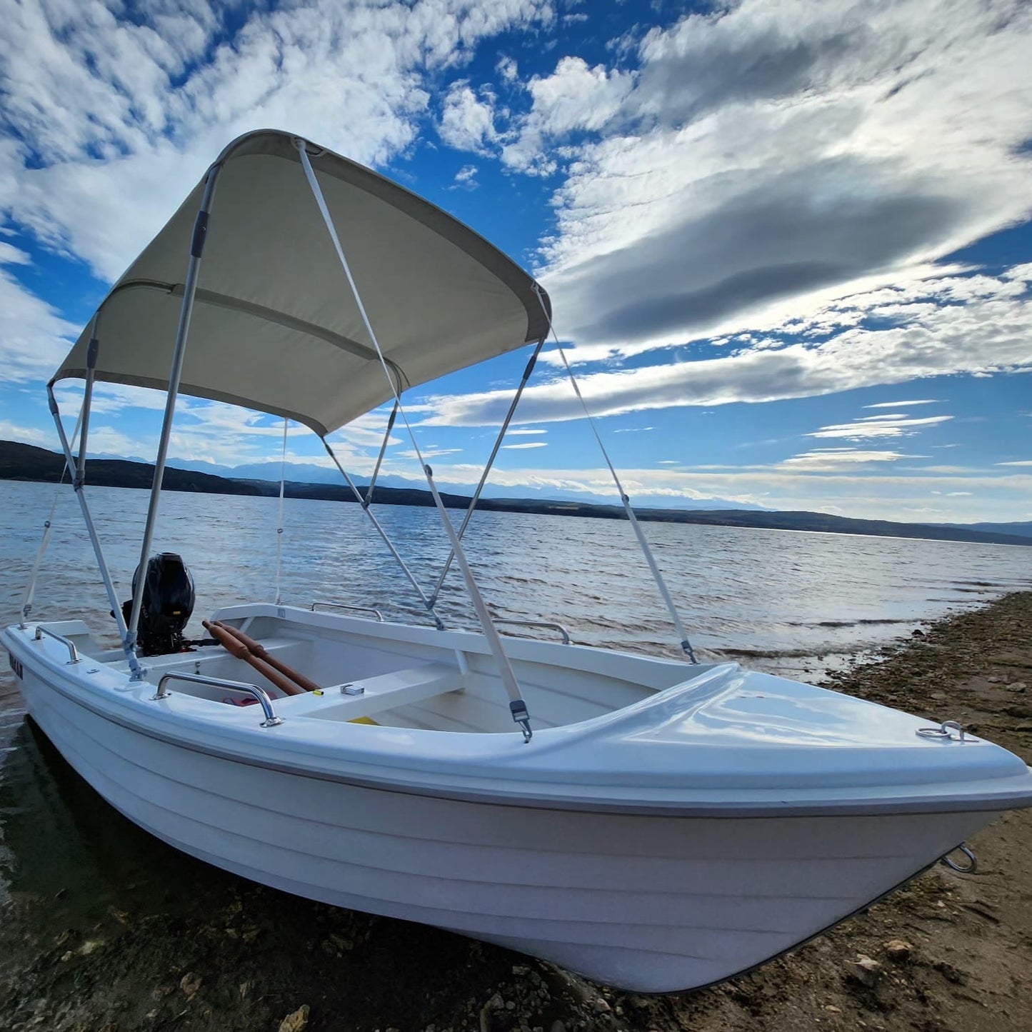 Enjoy your day with family or friends with a motor boat hire on Iskar Dam