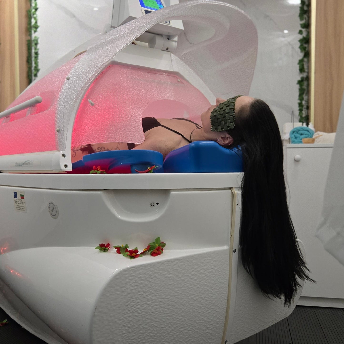 A special Dermalife Spa Oceana ritual in a beauty capsule