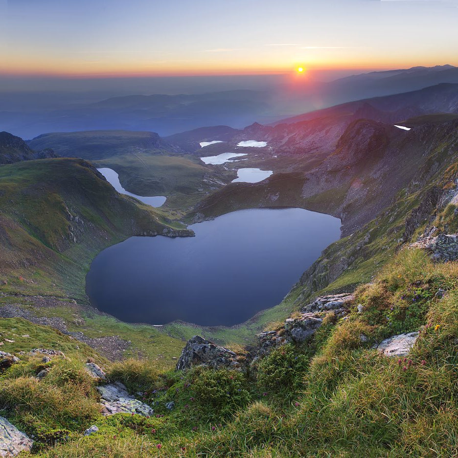 Панорама на Урдините езера в Рила, гледка от висок рид