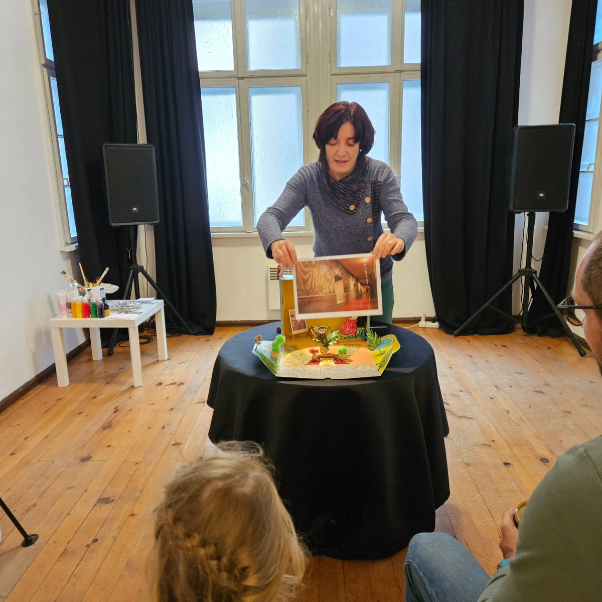 Paint like the greatest. Art class and theatrical performance for children