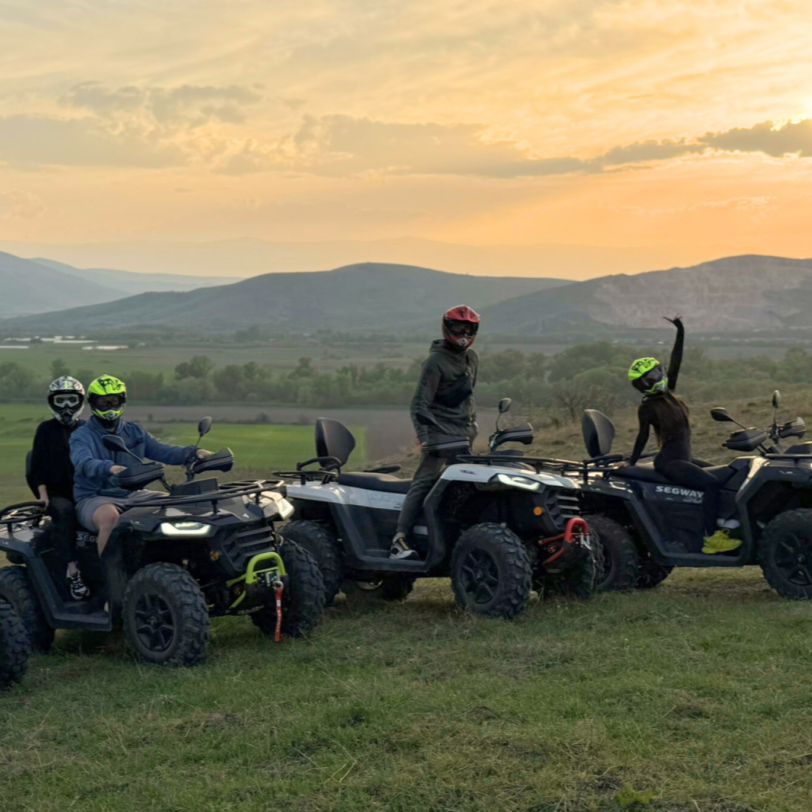 Приятели с АТВ се снимат около Пловдив