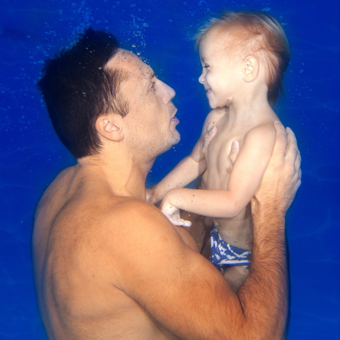 Swimming with mom and dad. Swimming lessons for babies and toddlers.