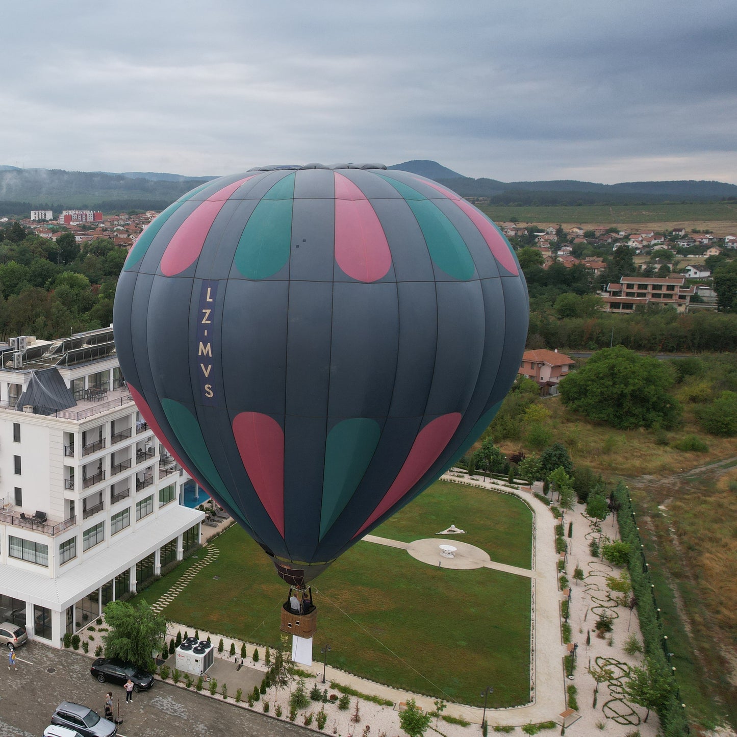 Panoramic ascent with a hot air balloon in Pavel Banya