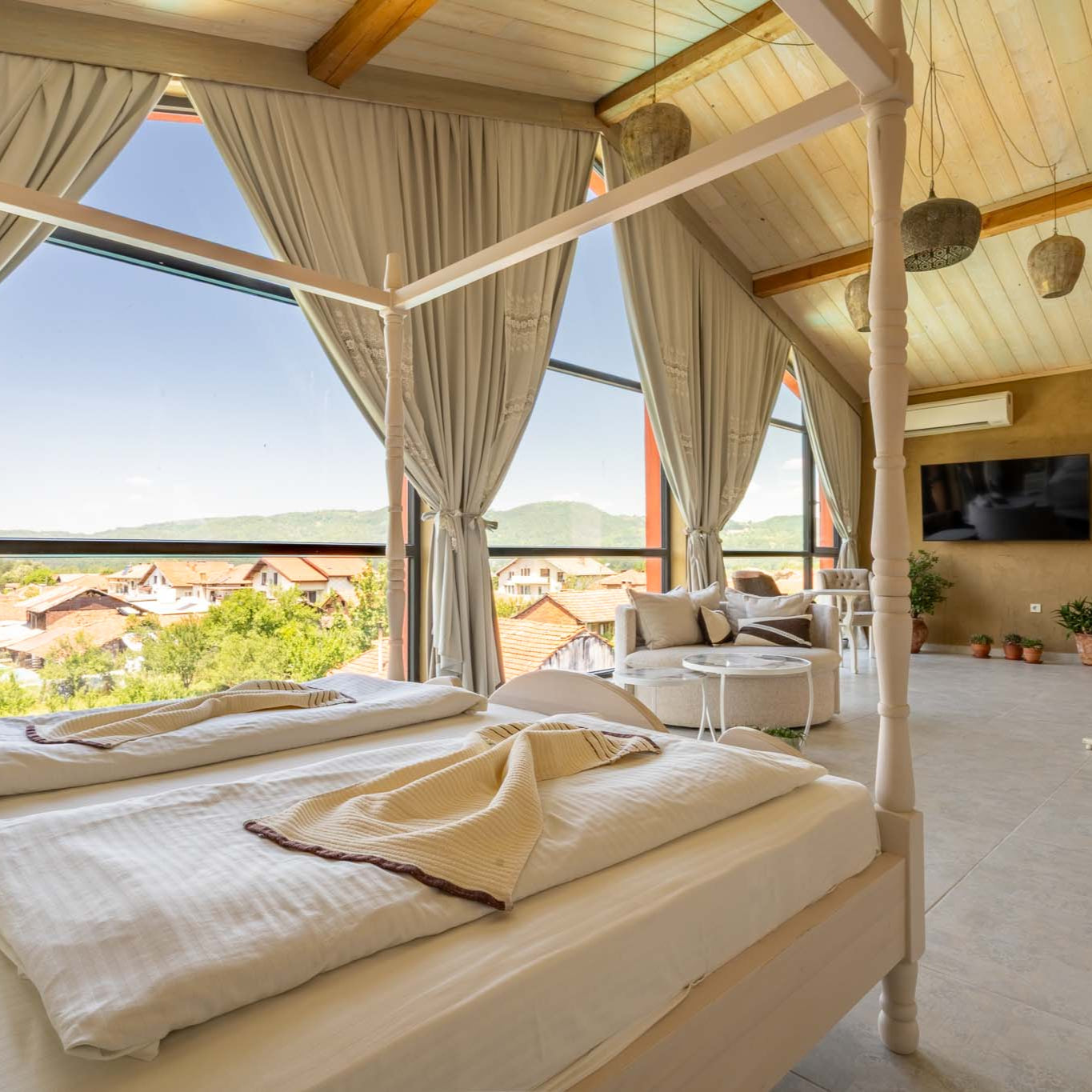 One-day getaway for two in the artistic atmosphere of Casa Art Boutique Hotel