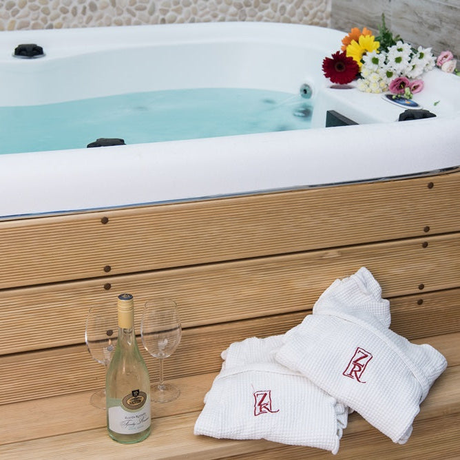 Vintage Wine romance for two. Zlaten Rozhen