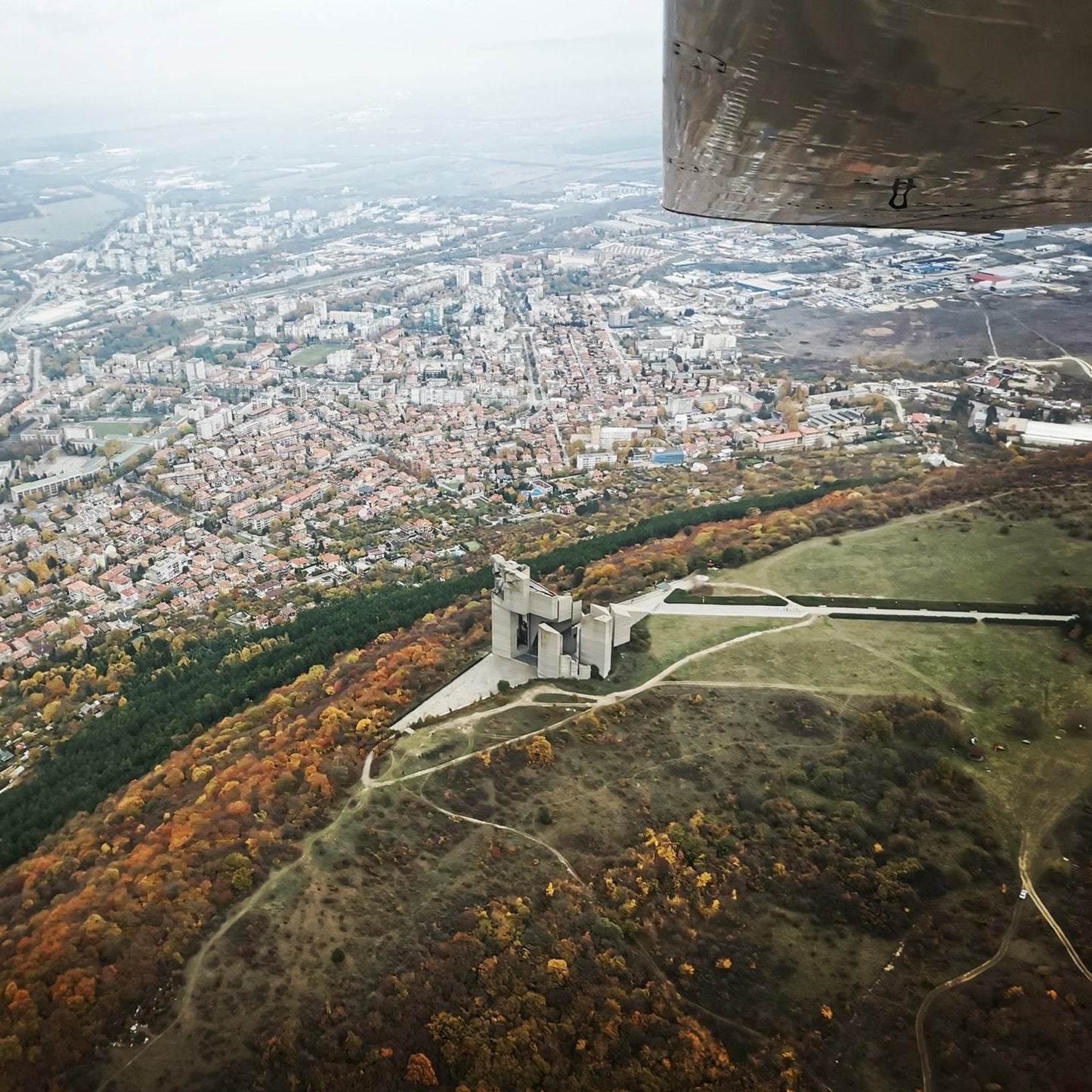 Pilot the classic Cessna 172 plane! Shumen