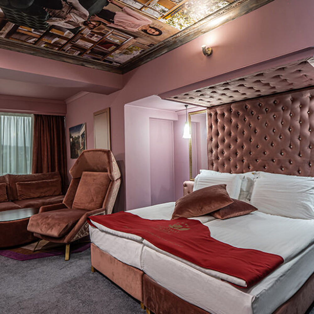 Luxury, spa and boat trip for two in Diplomat Plaza