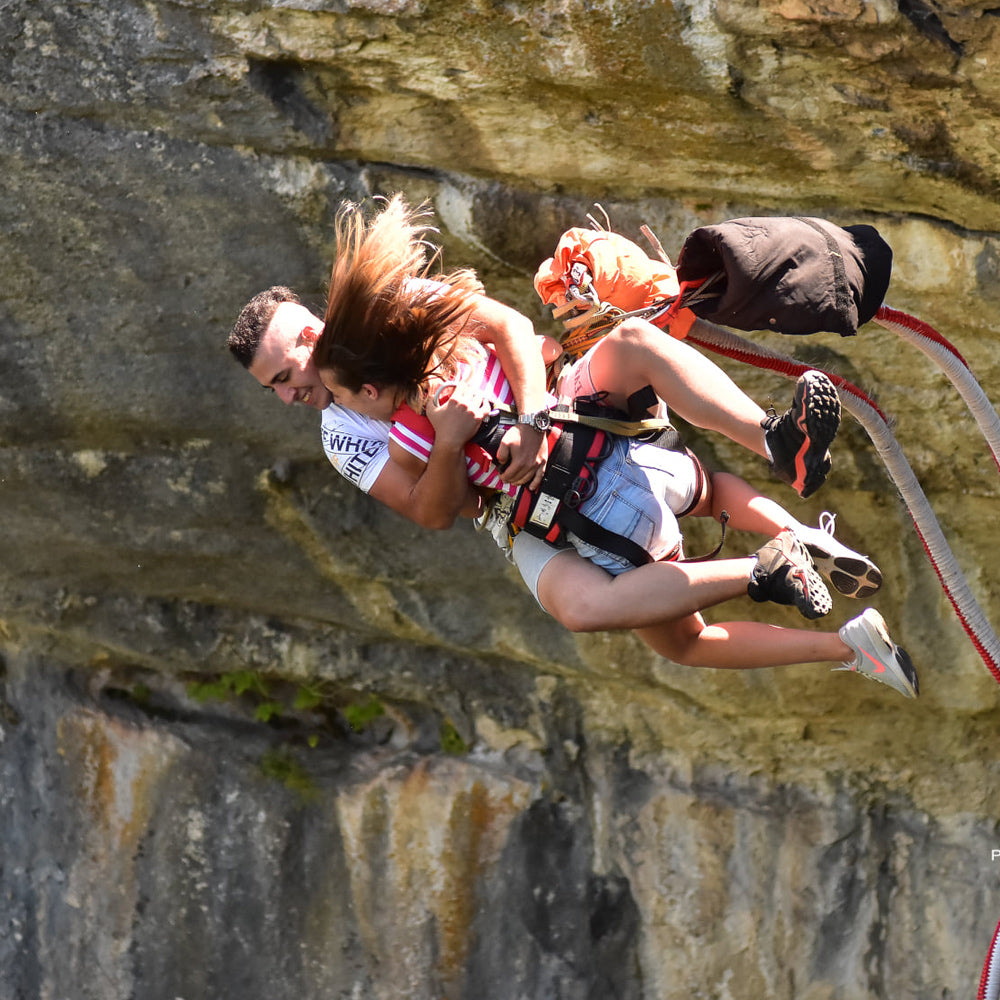 Hug me. Luxury gift box for adventurous couples with a tandem bungee jump