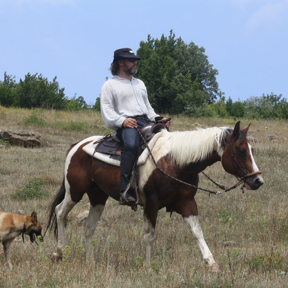A movie-like date. The romance of the Wild West