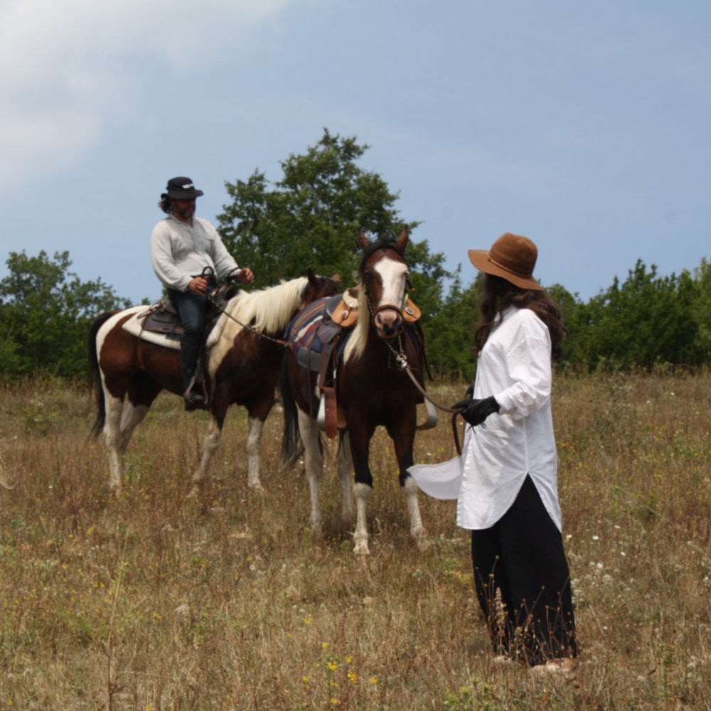 A movie-like date. The romance of the Wild West