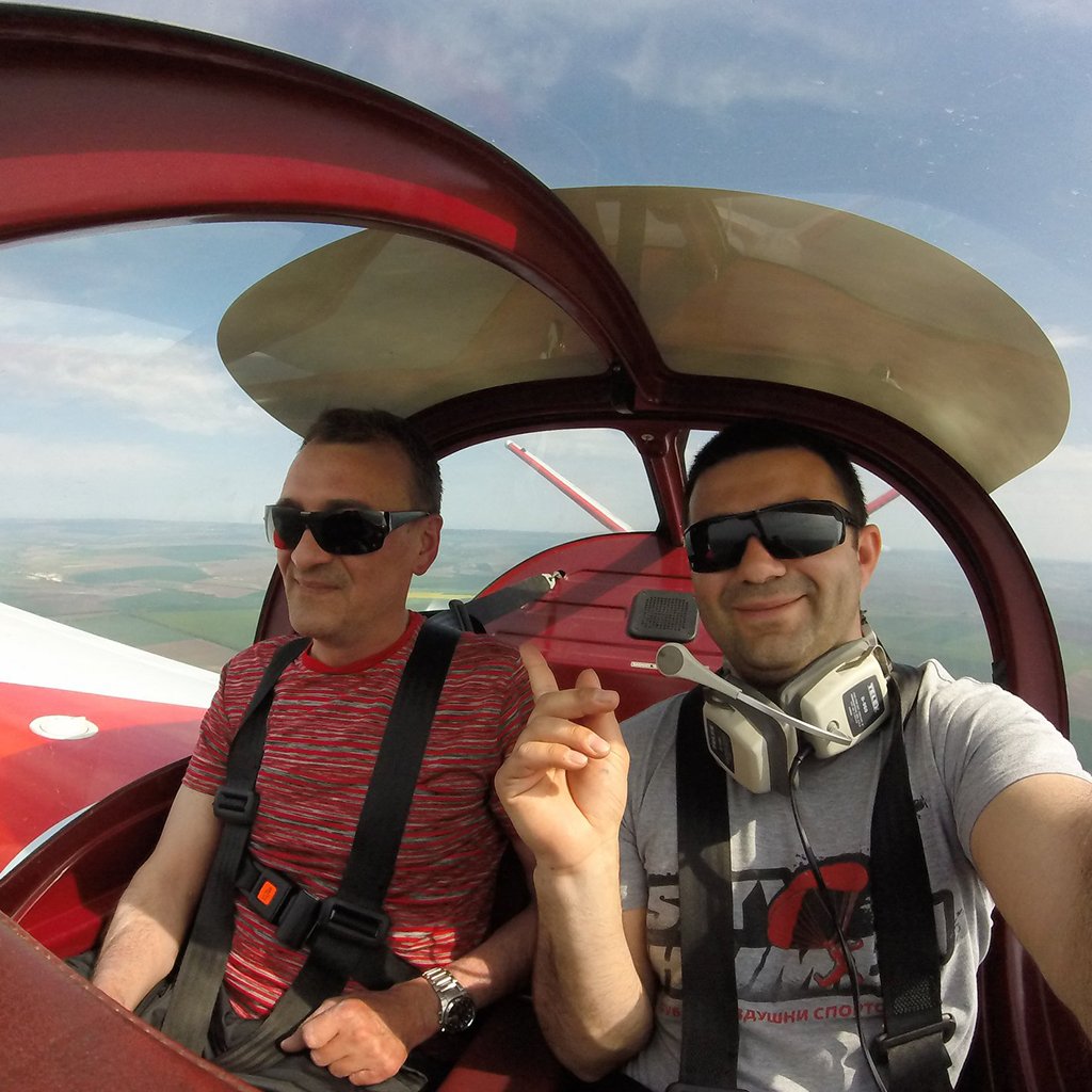 Pilot the classic Cessna 172 plane! Shumen