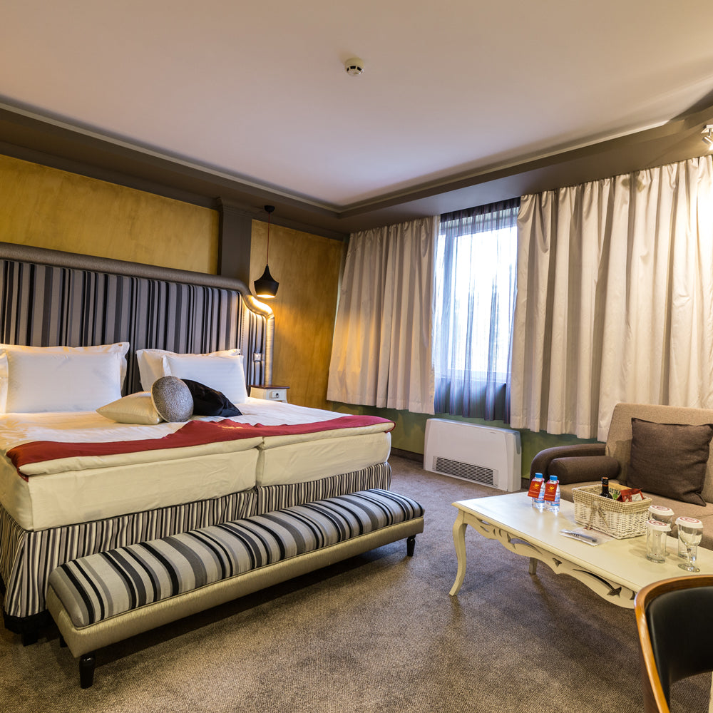 Luxury, spa and boat trip for two in Diplomat Plaza