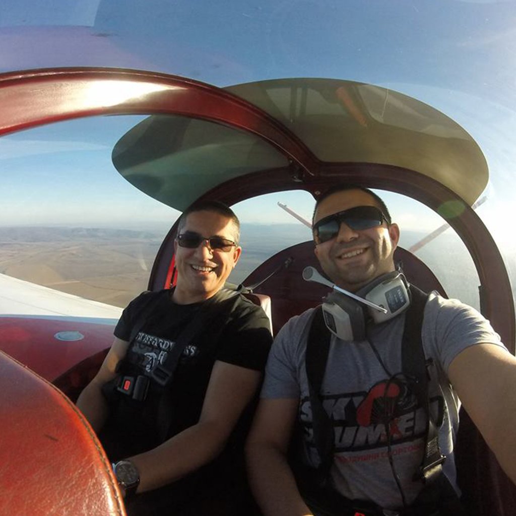 Pilot the classic Cessna 172 plane! Shumen