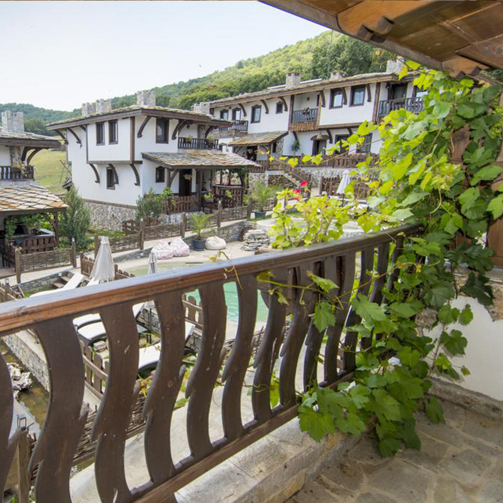 3 in 1 good vibes at the "Old Houses": Jeep safari, shooting training and wine tasting for two. Medovo village