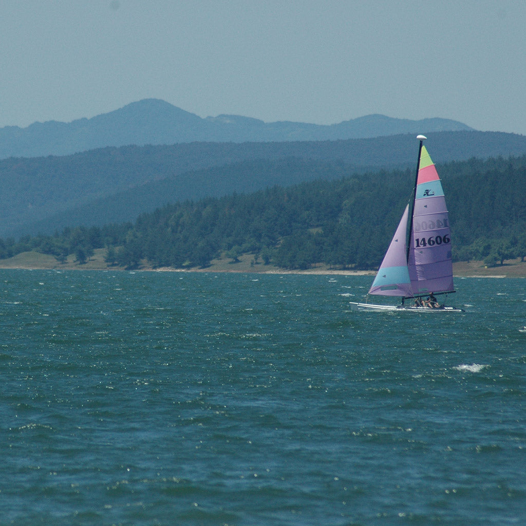 Sailing on Iskar Dam with a catamaran - Racing class Hobie Cat 18