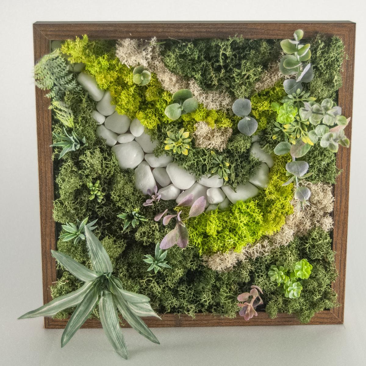 Unique green paintings from Scandinavian moss