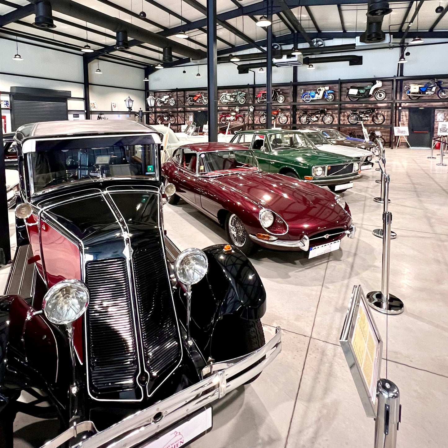 Zlaten Rozhen: wine tasting and retro car museum visit for two