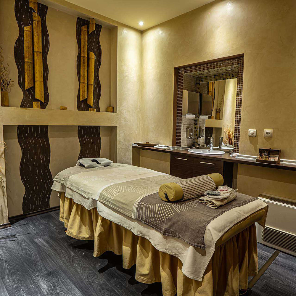 Luxury, spa and boat trip for two in Diplomat Plaza