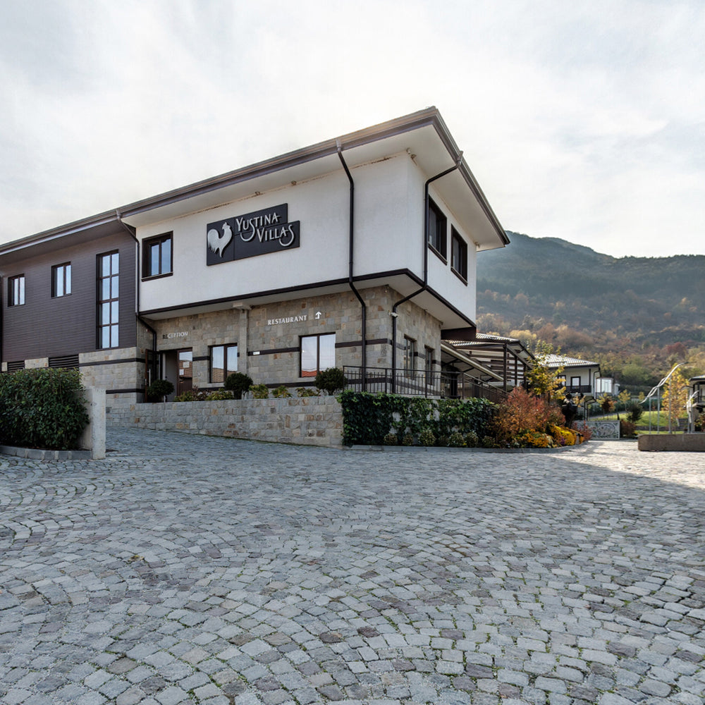 A special wine tour and tasting package 4 Seasons