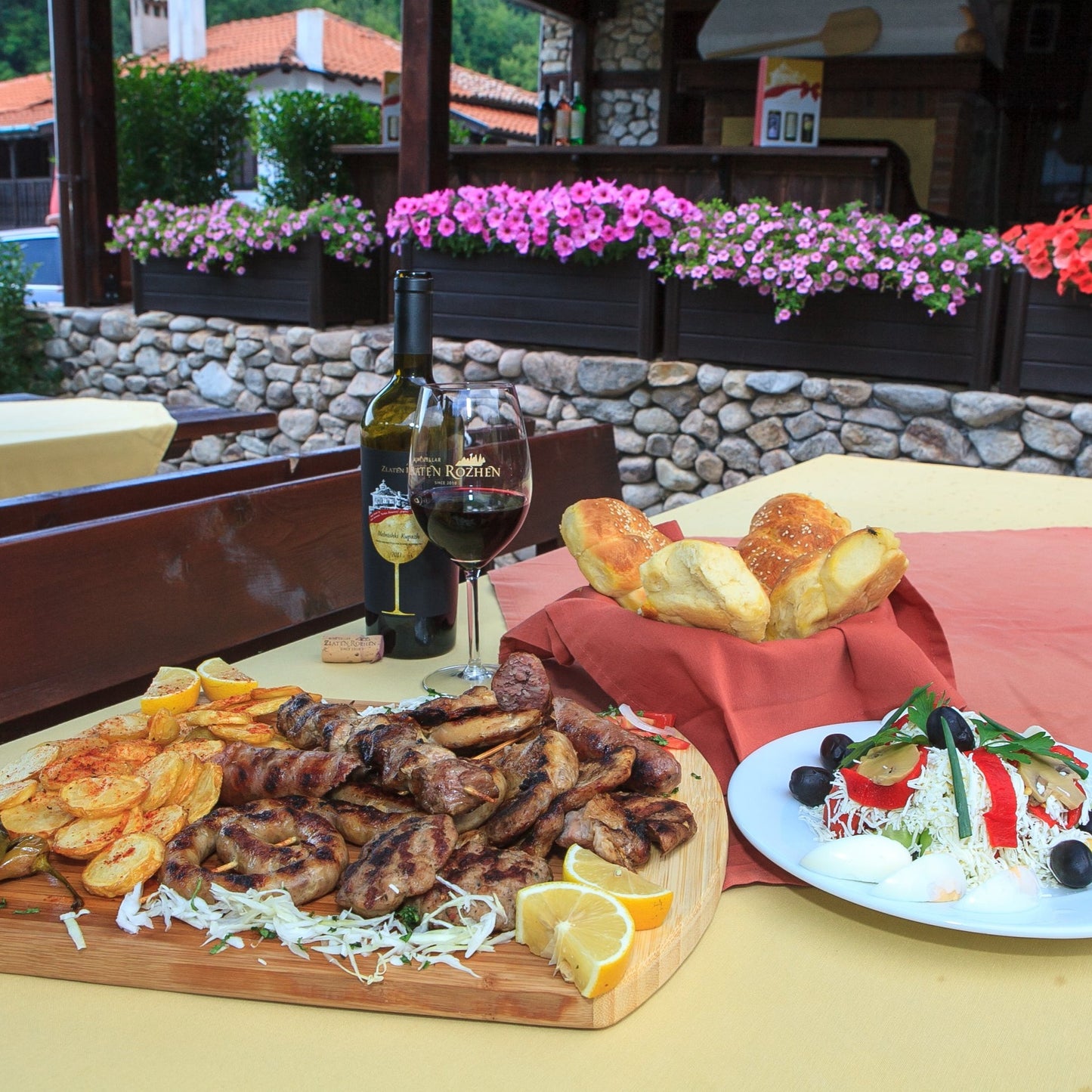 Vintage Wine romance for two. Zlaten Rozhen