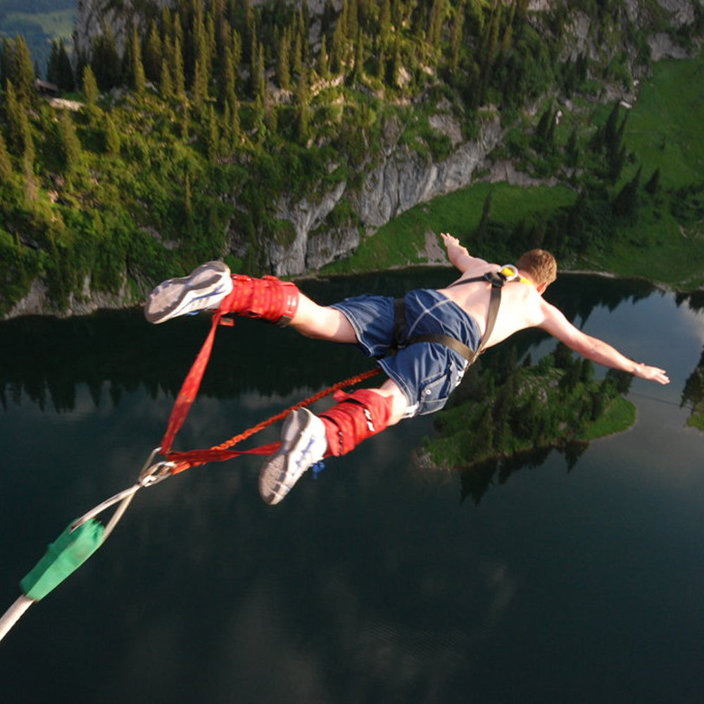 Bungee jump from a hot-air balloon with video capture on a location of your choice
