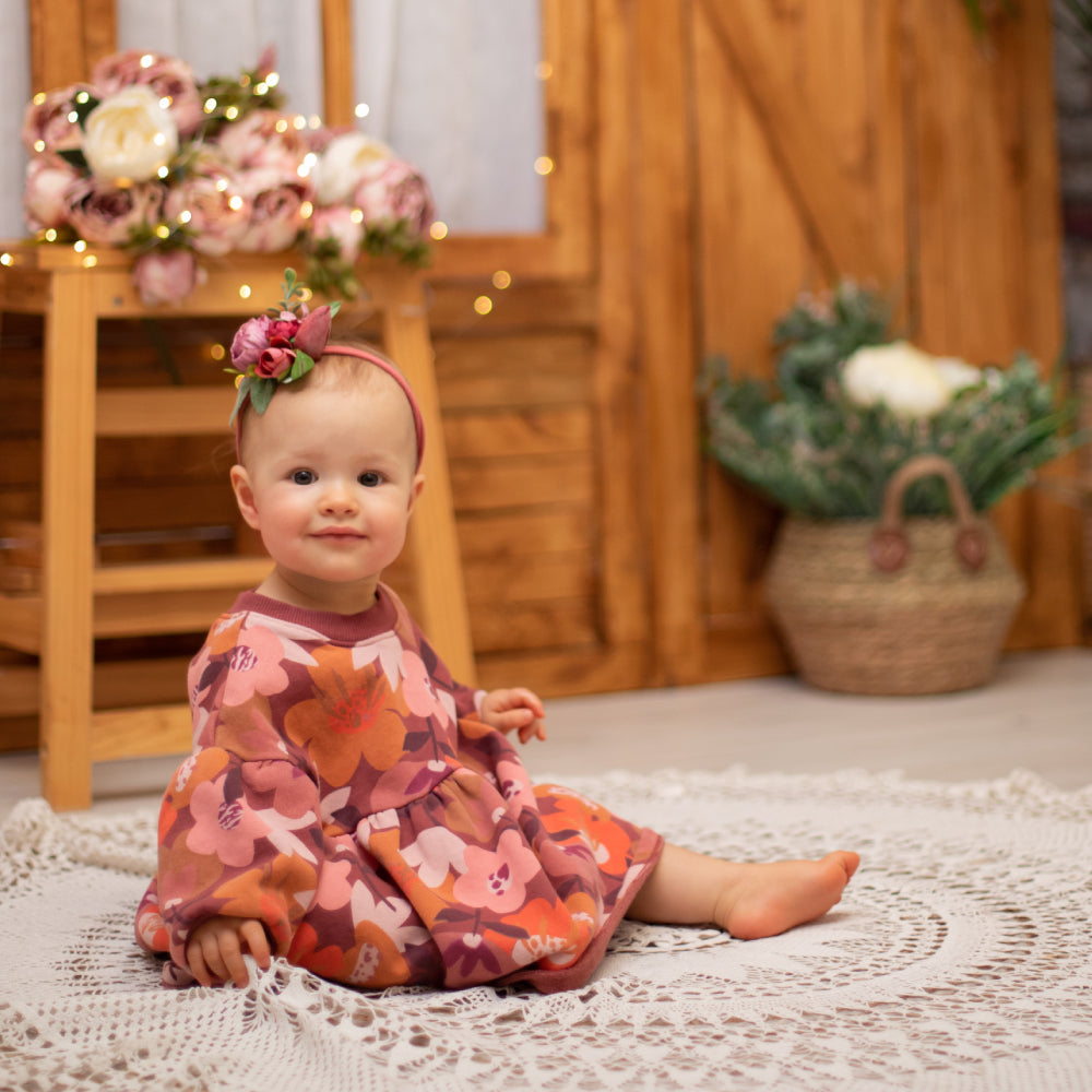 Sitting up baby photo shoot